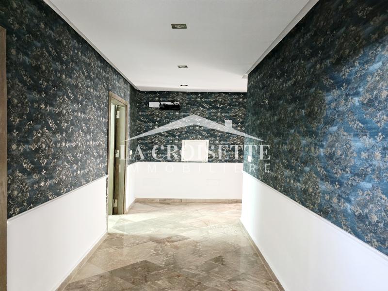 Villa S+5 avec piscine et jardin à Gammarth